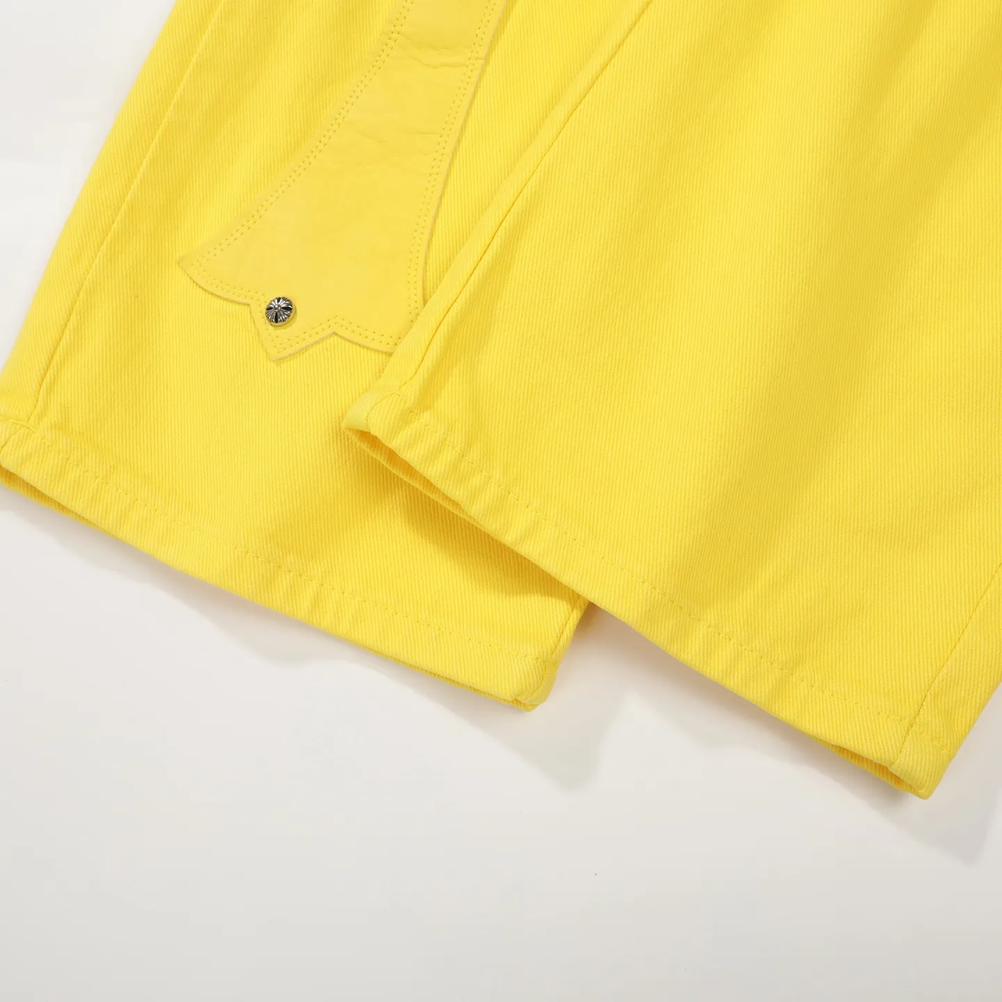 P280 Chrome hearts CH Fan Chengcheng's same style New York limited large leather label dopamine yellow jeans Special Italian cowhide printed and cut Customized sheepskin three-layer thick thread leather The whole body is spliced in heavy water washing craftsman's hand-splashed ink You can see the details Three-dimensional cutting version Loose and comfortable, not picky about the figure Make you taller and slimmer Factory Seiko Original quality control Same style for men and women Can be matched with couples Versatile recommendation Necessary jeans for all seasons Color: lemon yellow Size: s m l xl